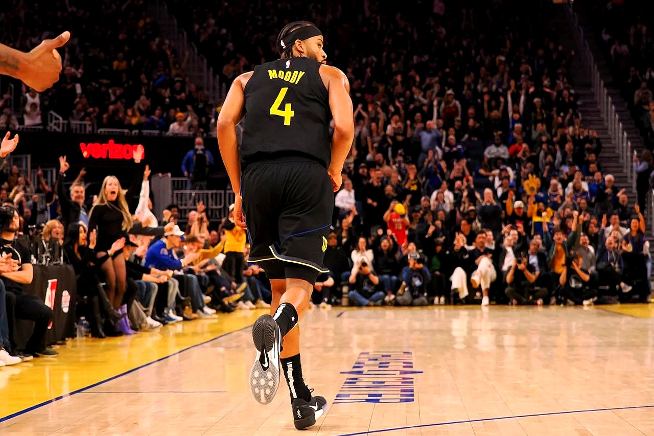 关于Ming迎来十赛季出色发挥，西班牙队观众热烈欢呼！的信息