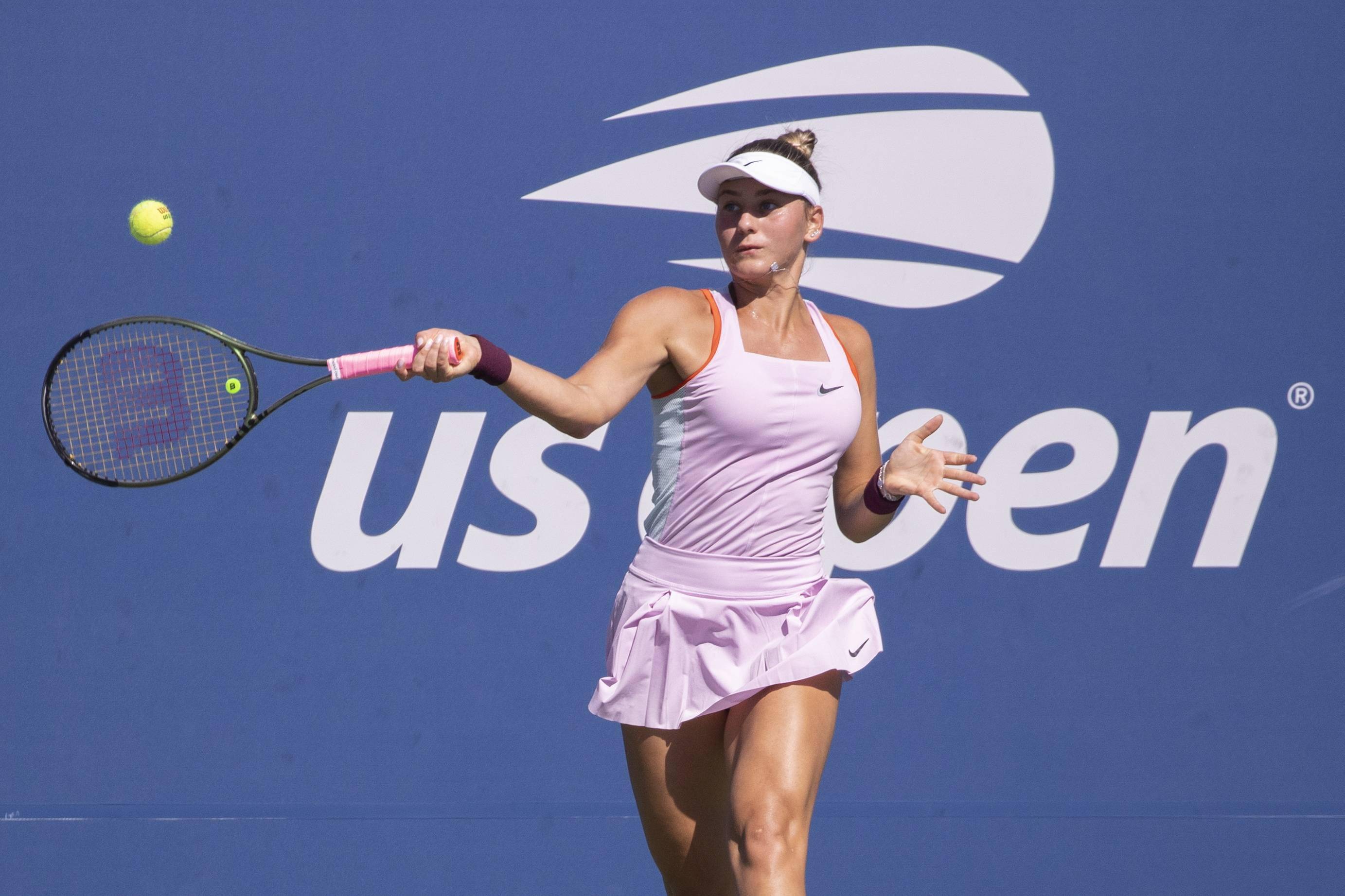 阿扎伦卡回归赛场,出色防守首场状态亮眼,皇家马德里观众沸腾!的简单介绍